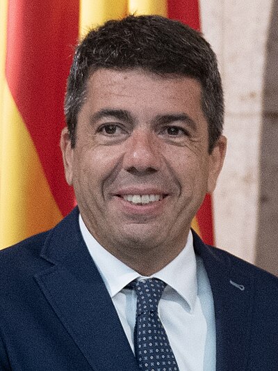 Retrato editorial de Carlos Mazón.